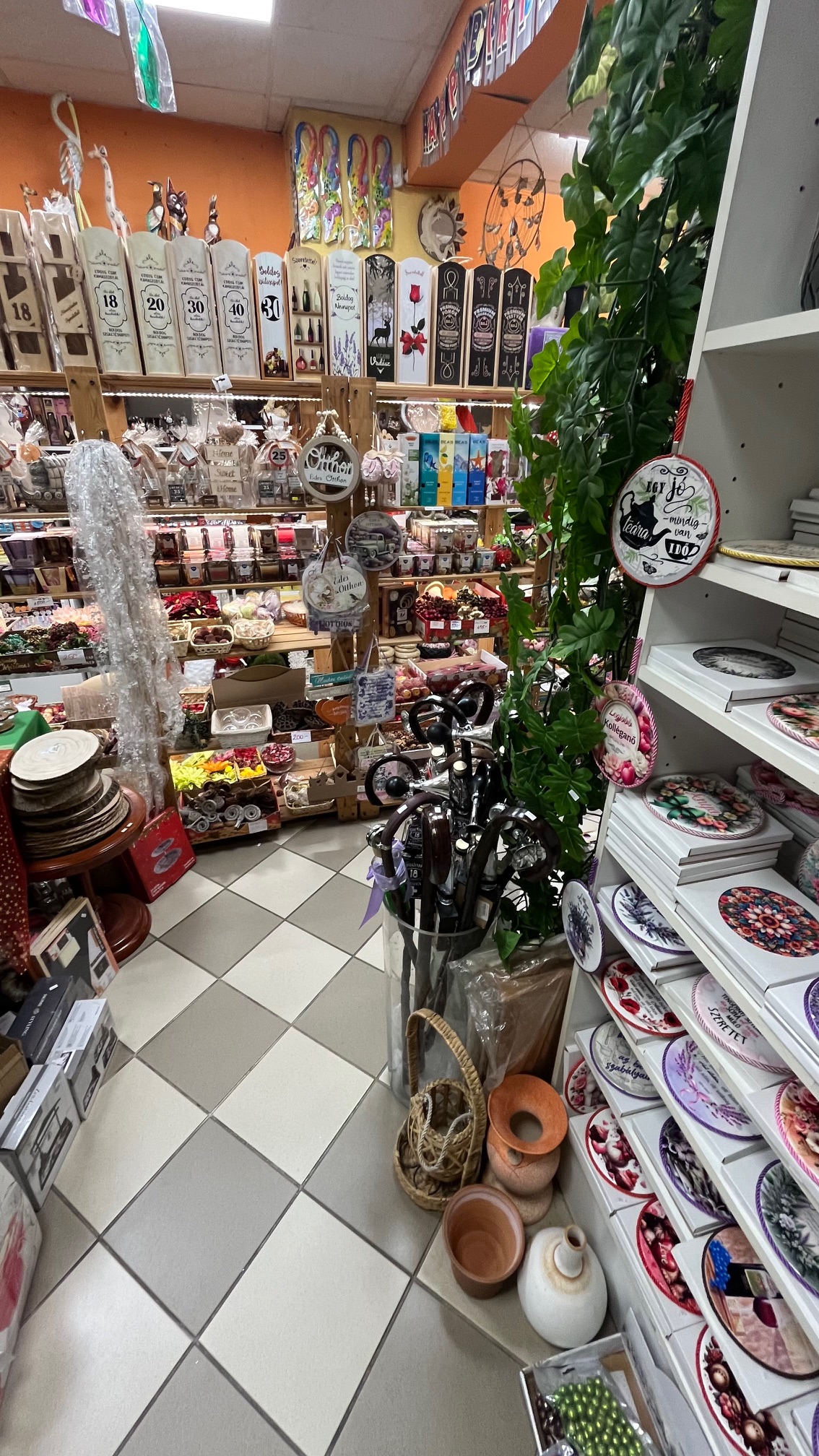 DELFIN AJÁNDÉK ÜZLET