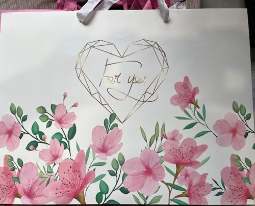 Dísztasak For You 46*36cm kék, fekete, rózsaszín, virágos mintás